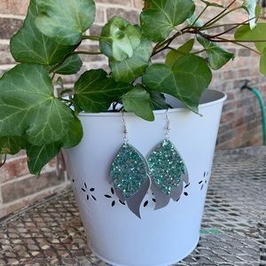 Leave shaped layered glitter earrings